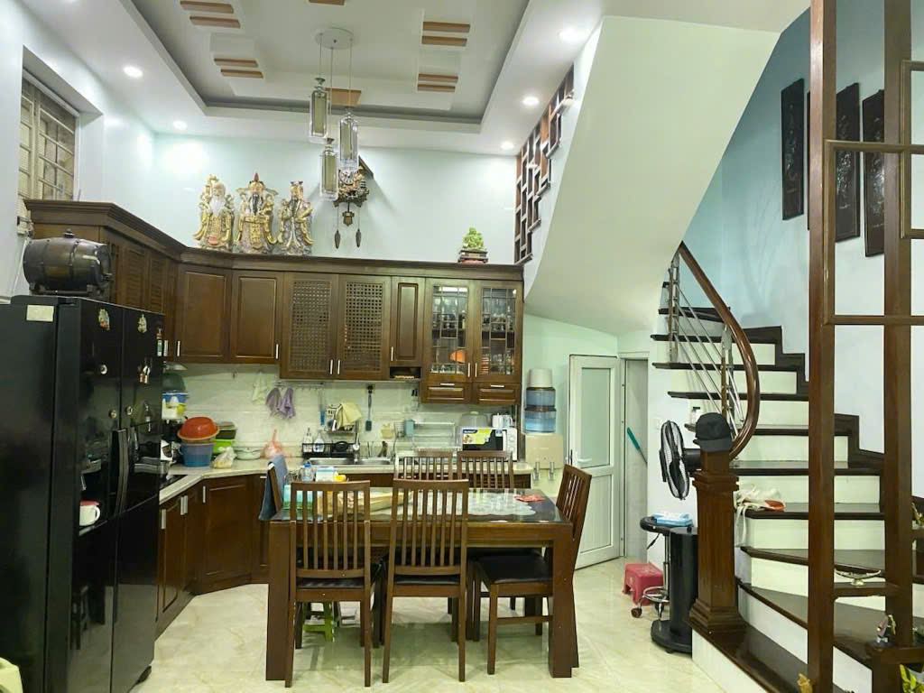 Bán nhà phố Tân Mai - Ô TÔ tránh Vào nhà- 42m2 × 5 Tầng. Kinh doanh. Chỉ 10.8 tỷ